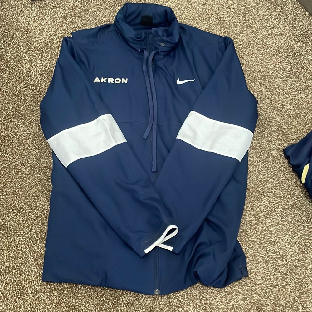 Nike women’s Akron track jacket. Size XL. Barely worn